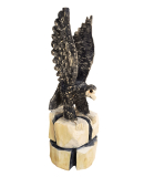 Drevená socha orla