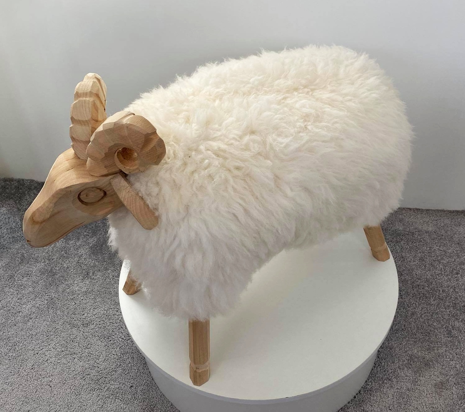 Ovečka z ovčieho rúna - veľká 60x40x80 cm