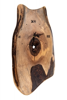 Nástenné hodiny z orechového dreva