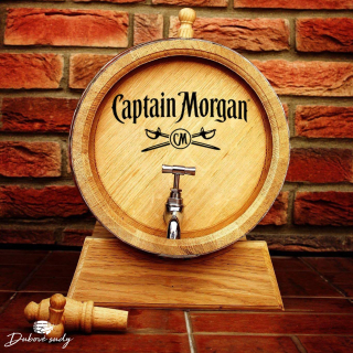 Ručne vyrobený drevený sud z dubu Captain Morgan s kohútikom a podstavcom